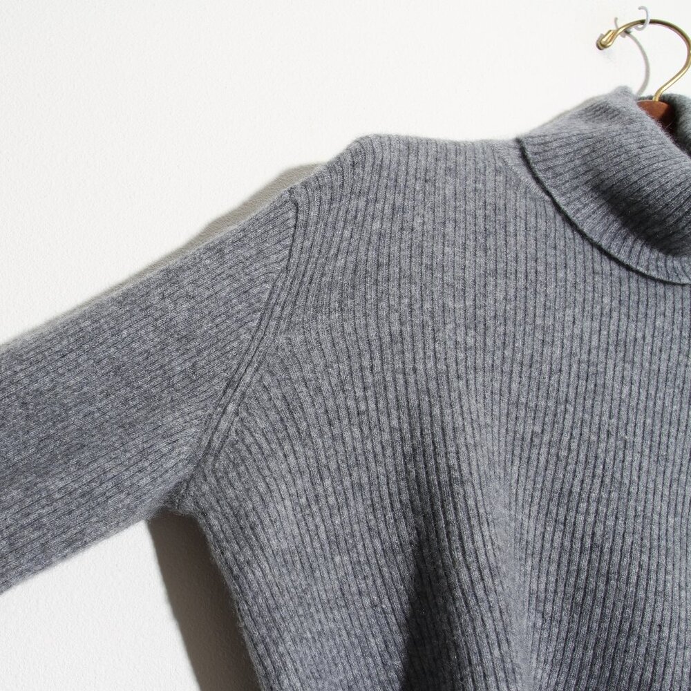 Reformation Luisa Cropped Ribbed Recycled Cashmere-Blend Turtleneck Sweater Gray - Picture 4 of 11
